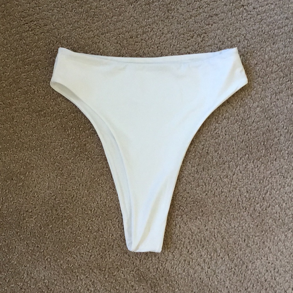 New 437 Aubrey bottoms! Size small!